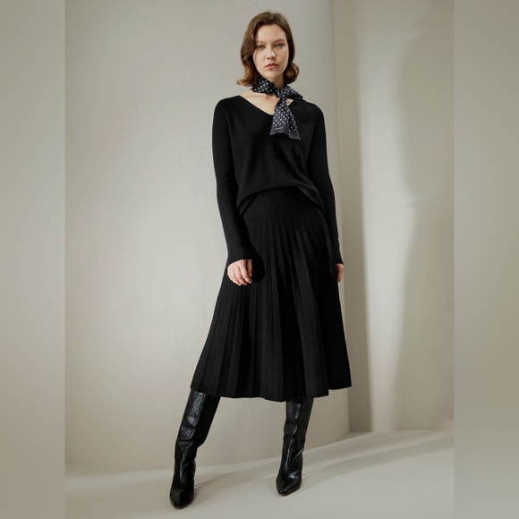 LILYSILK Collegiate Ultra-fine Merino Wool Skirt - Picture 5 of 10